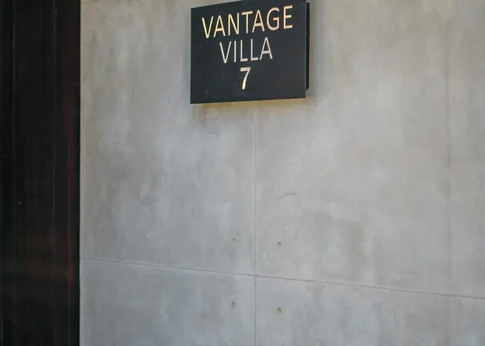 Vantage 7 - Outstanding 3 Bedroom - Great Location! *
