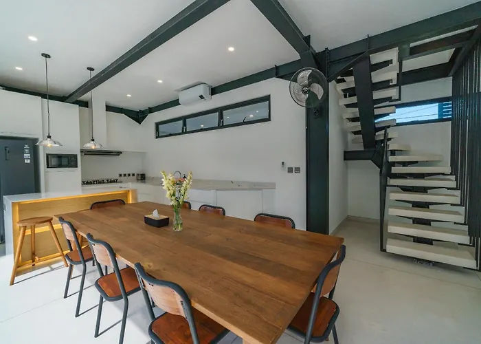 Villa Vantage 7 - Outstanding 3 Bedroom - Great Location! *