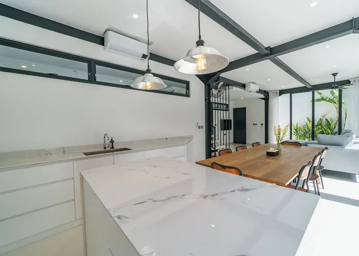 Vantage 7 - Outstanding 3 Bedroom - Great Location! Villa *